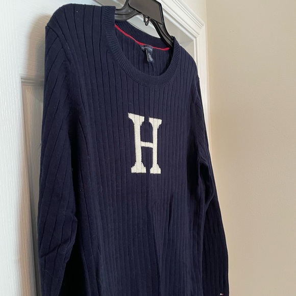 Tommy Hilfiger “H” long sleeve cable knit crew sweater size XLarge in navy. NWT - Picture 2 of 8